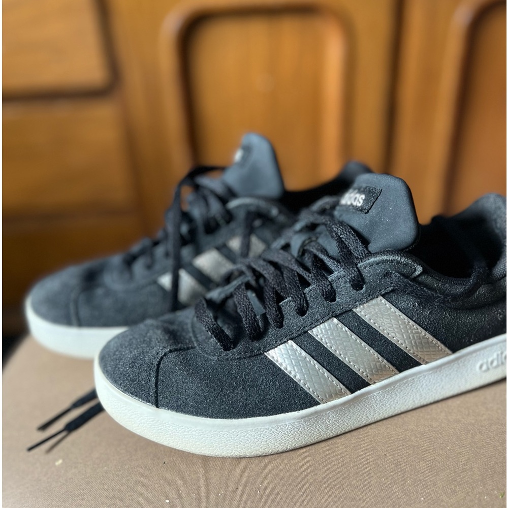 Adidas Sneakers